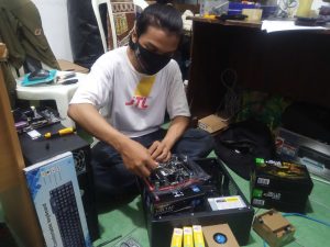 Perakitan Komputer Pesanan Klien