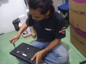 Bongkar Laptop Bermasalah